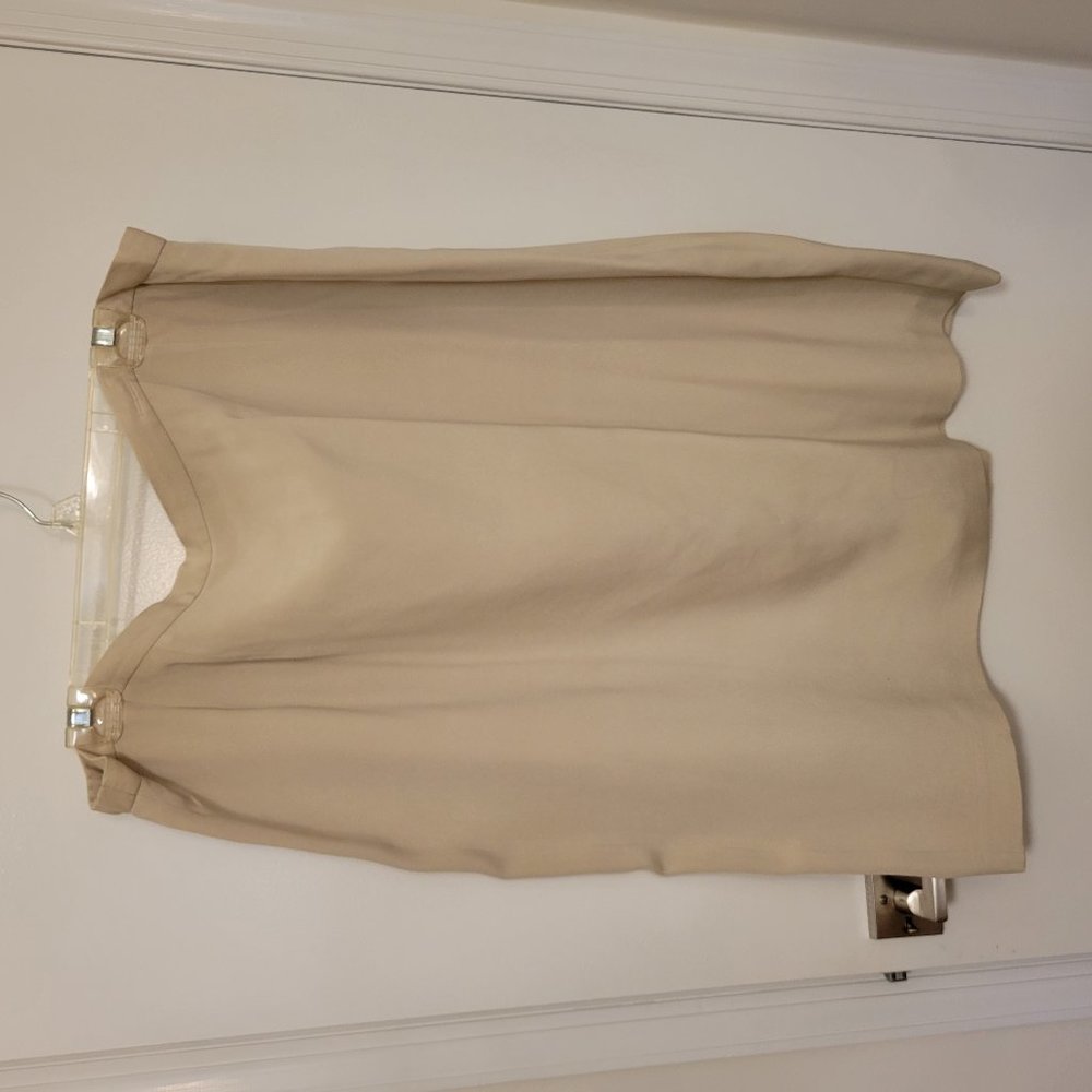 100% Silk flat front skirt by Andrea Viccaro Woman cream color with back slit